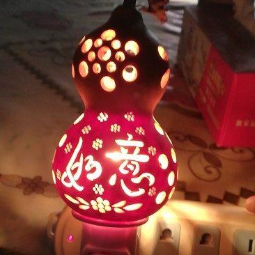 葫芦做的小夜灯。