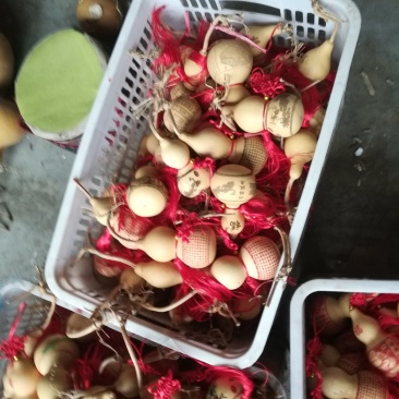 吉祥图案，10公分的葫芦做的。