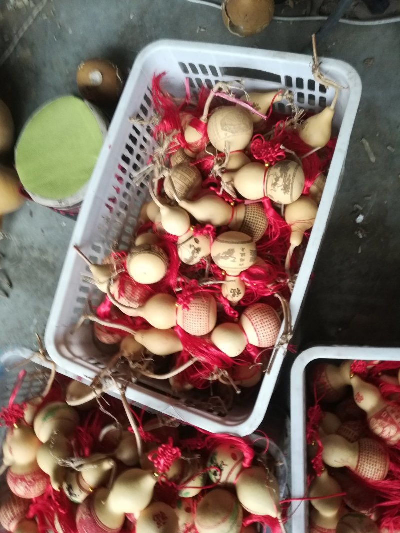 吉祥图案，10公分的葫芦做的。
