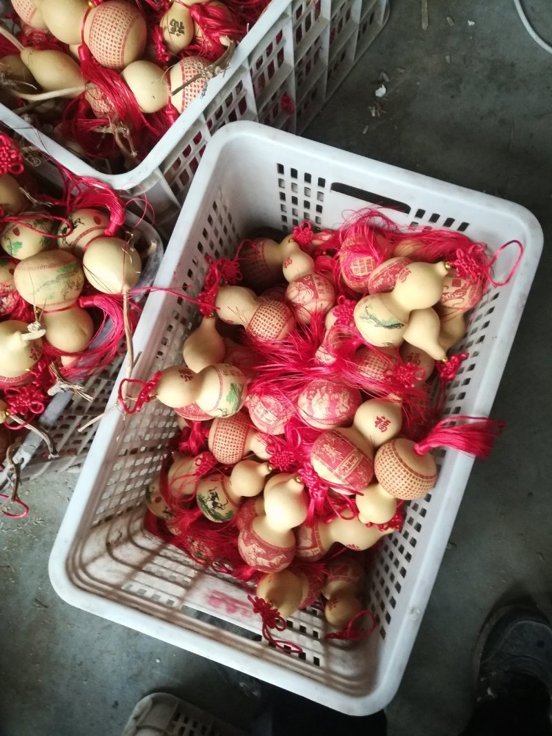 吉祥图案，10公分的葫芦做的。