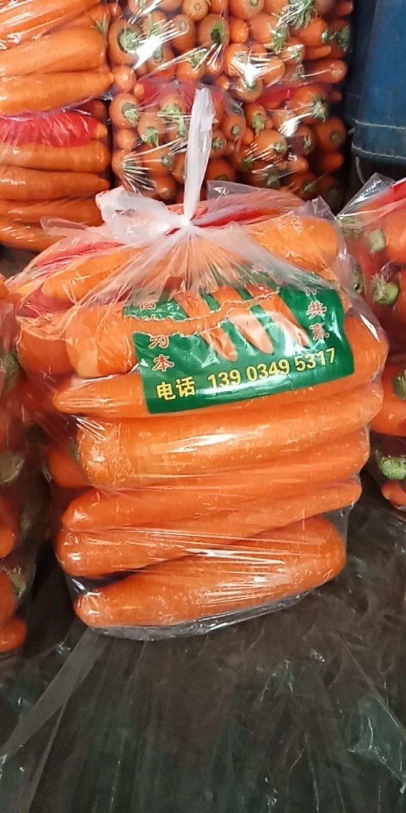 河北永年精品胡萝卜大量供应中，可供大型批发市场和超市