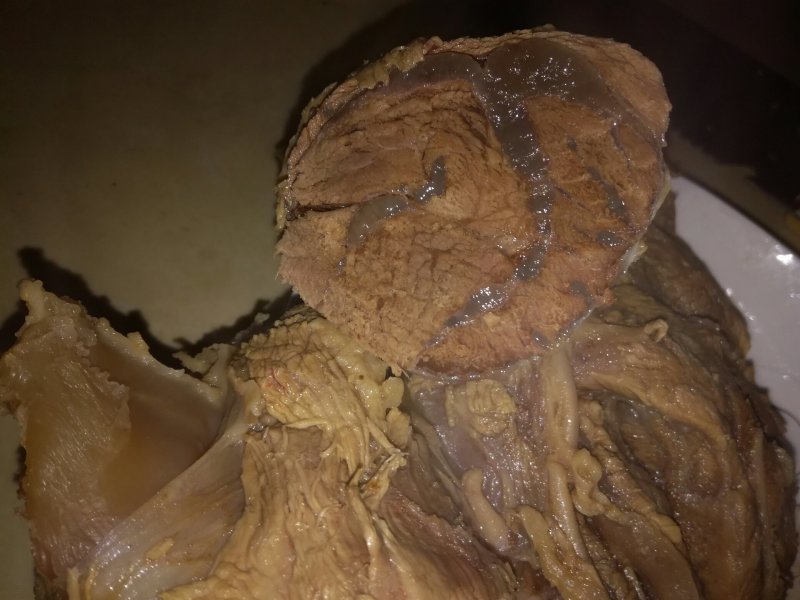 牛肉块个头大精修本色本味有五香加盐的，颜色可以定制