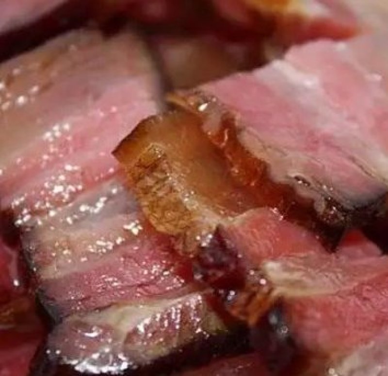 柴火熏制腊肉