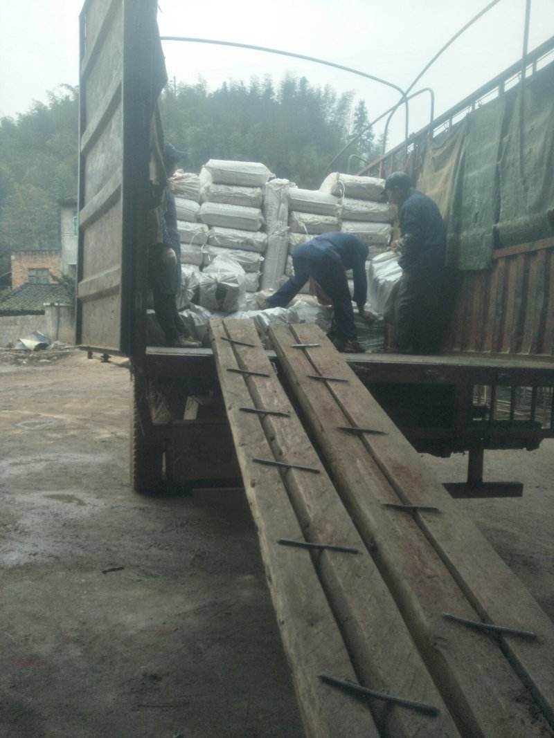 各种竹，丝条，香，烛，