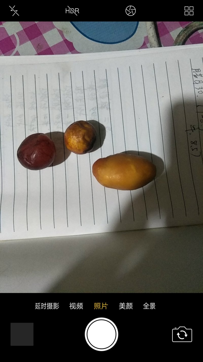 前几天亲戚家养的鸡，有几年了不下蛋，我杀鸡的时候杀出来的