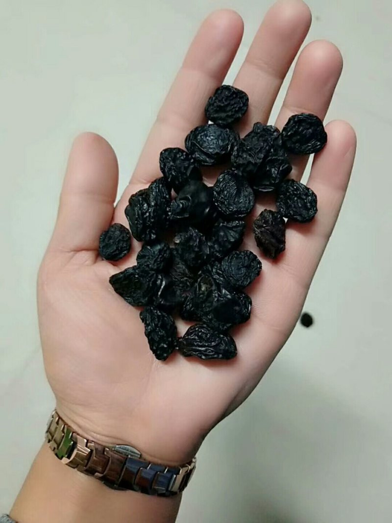 夏黑葡萄干大，中颗粒标准，可以发空运和整车