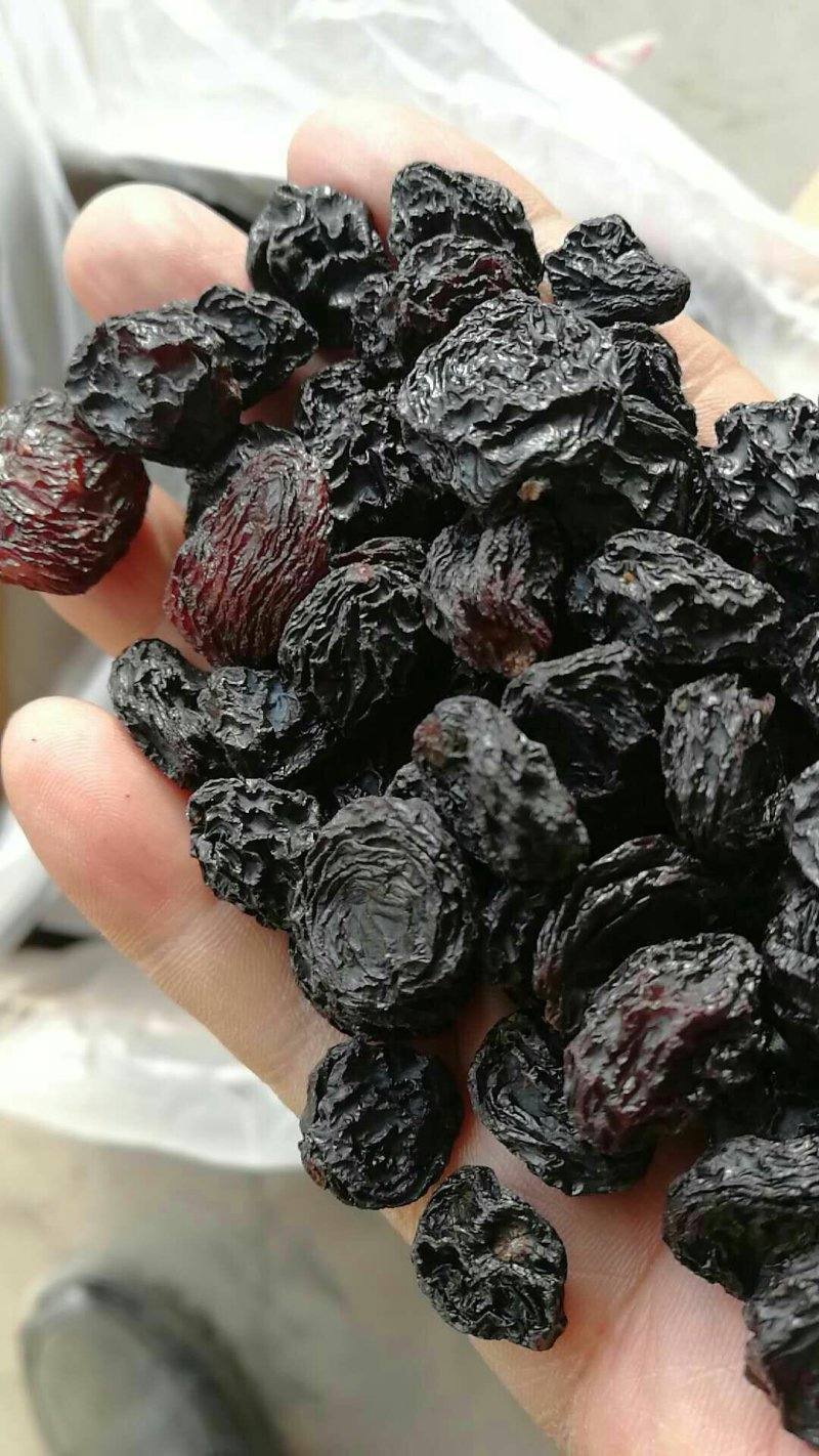 夏黑葡萄干大，中颗粒标准，可以发空运和整车