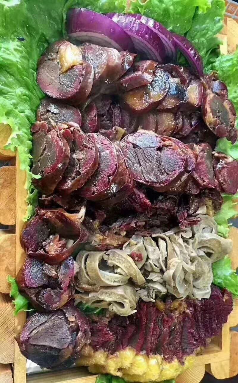 新疆伊犁熏马肠，货源很充足，都是新鲜的熏马肠
