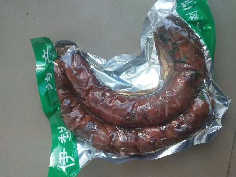 新疆伊犁熏马肠，货源很充足，都是新鲜的熏马肠