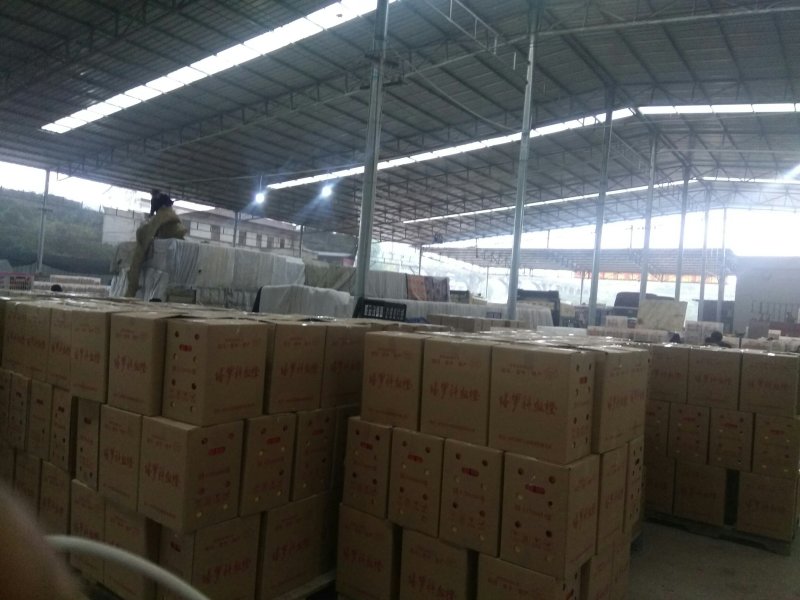各种水果筐，纸箱，水果清洗，分类，各种礼品箱