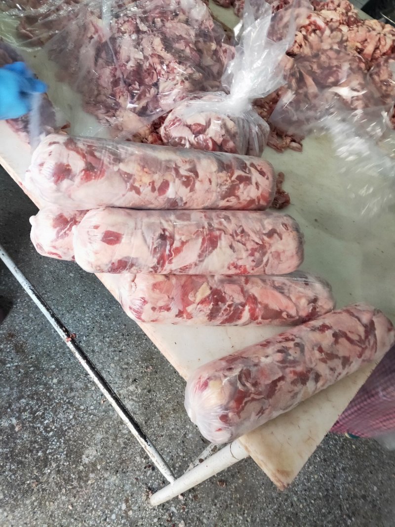 纯干牛肉筋，无水，无油，也称(筋头巴脑)，