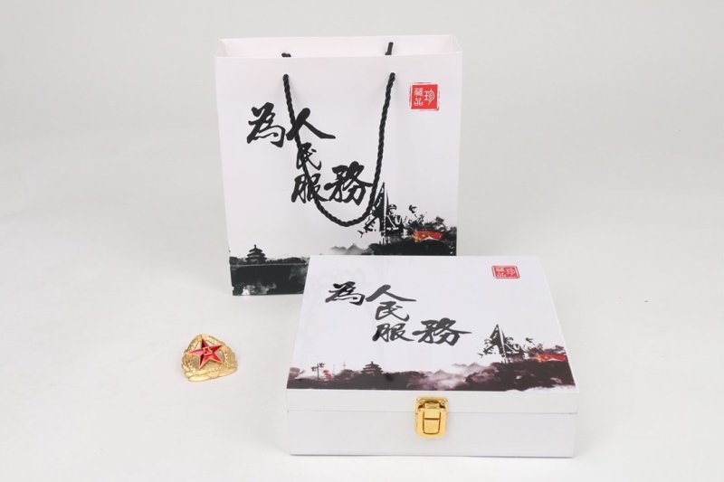为人民服务木盒普洱茶饼优质普洱生茶