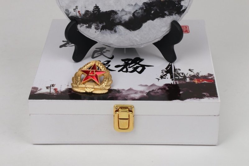 为人民服务木盒普洱茶饼优质普洱生茶