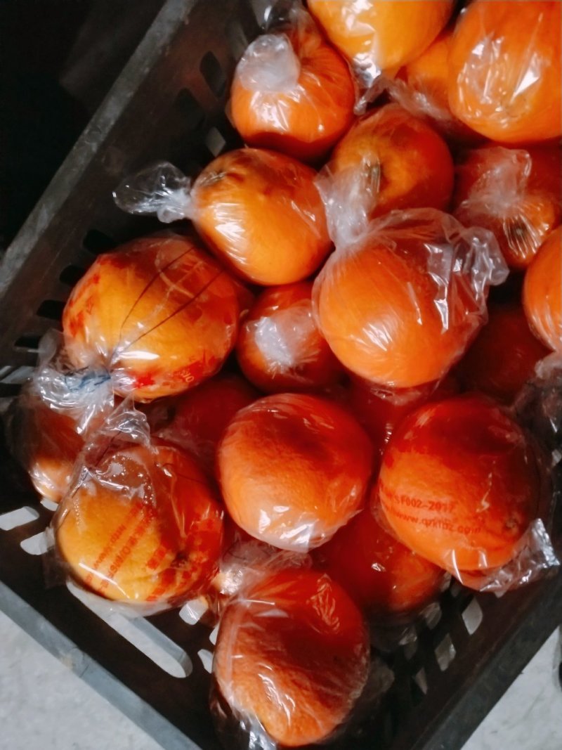 湖南湘西纽荷尔脐橙，包袋果，表皮细腻颜色红，口感甜无麻点