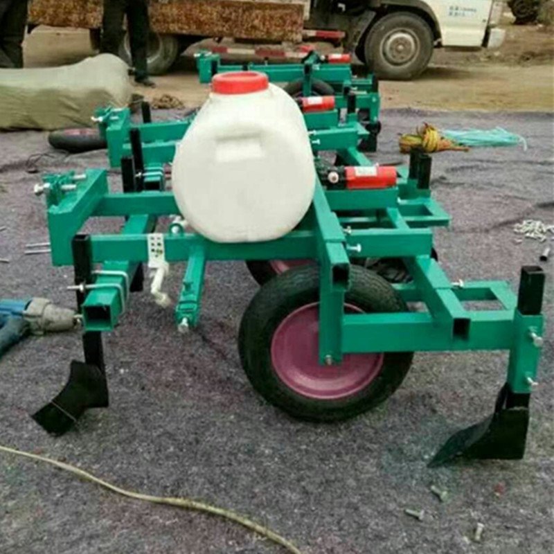 手扶四轮带花生土豆烟叶地膜机多功能喷药覆膜一体机