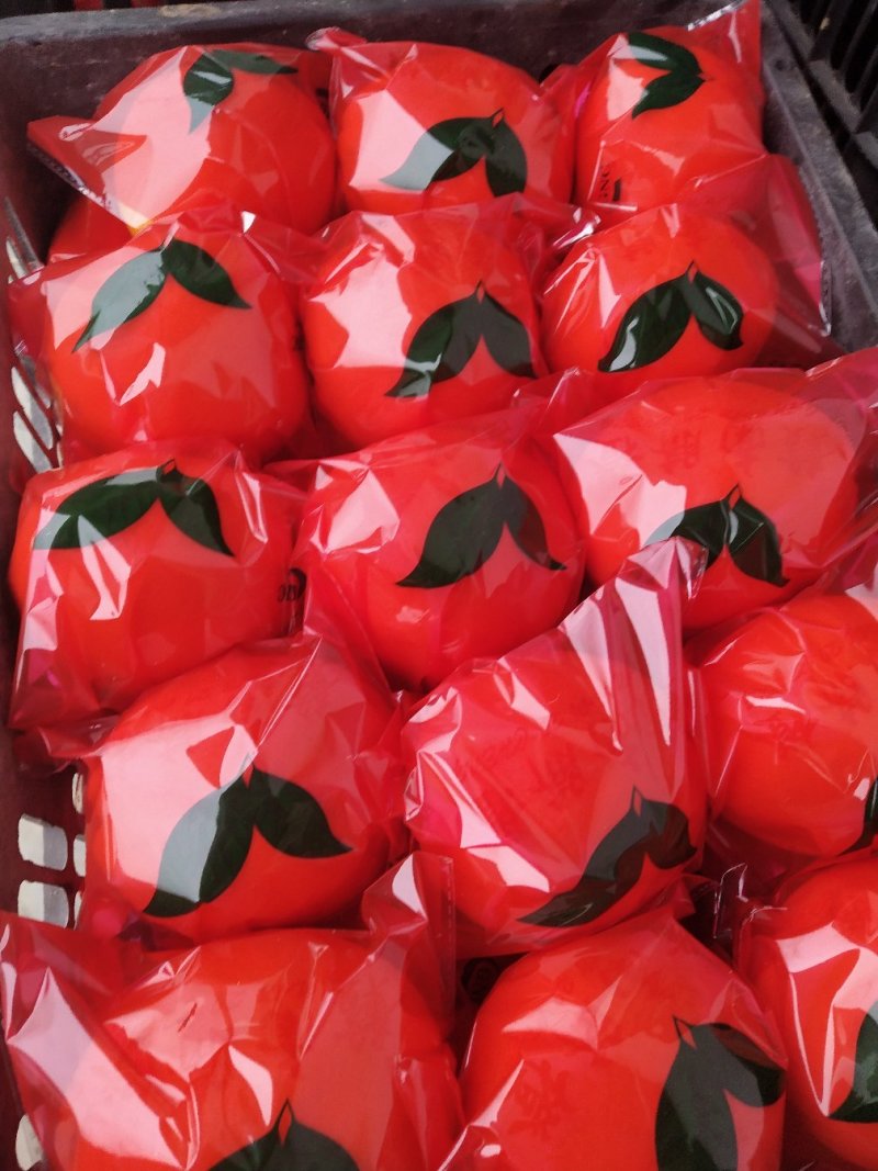 湖南保靖纽荷尔脐橙，果面干净无麻点，颜色鲜红细腻口感甜