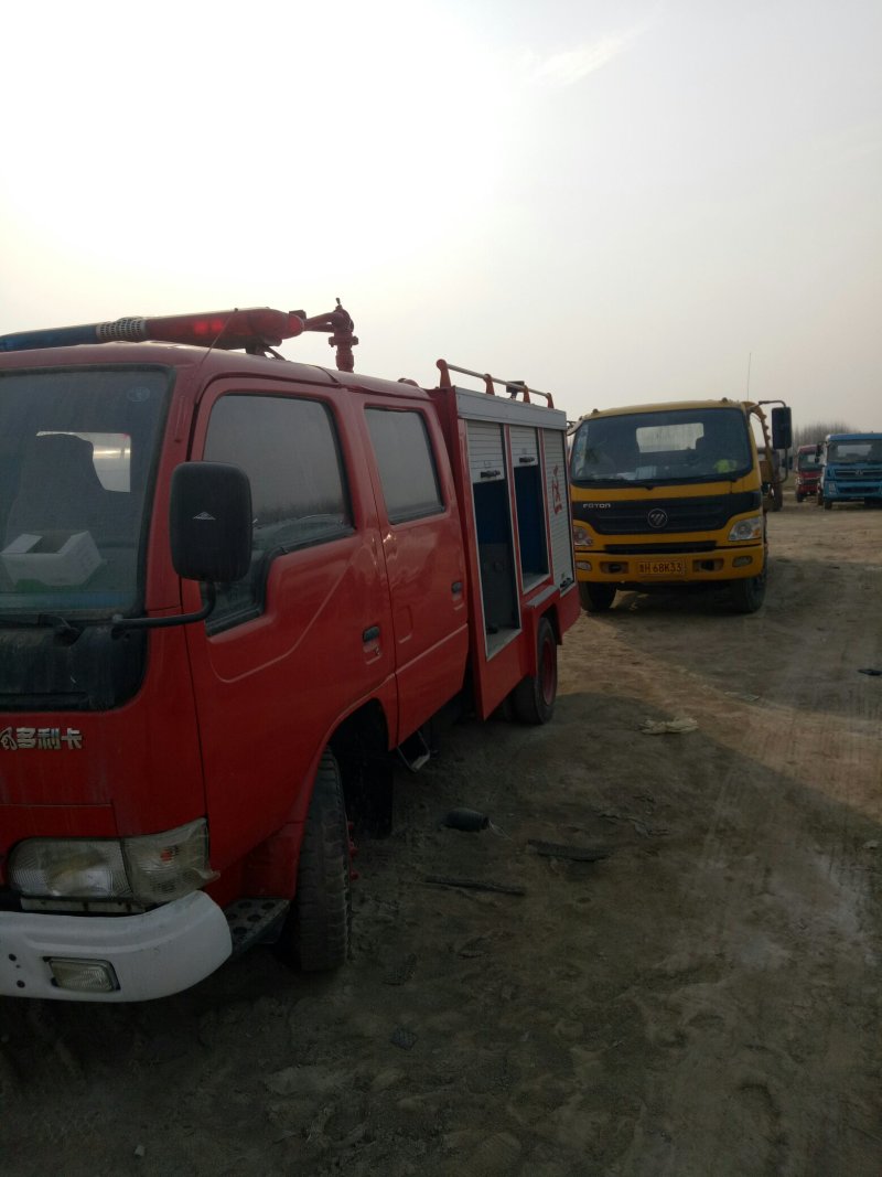 消防车，洒水车，吸粪车，垃圾车底盘多多，根据客户需求定制