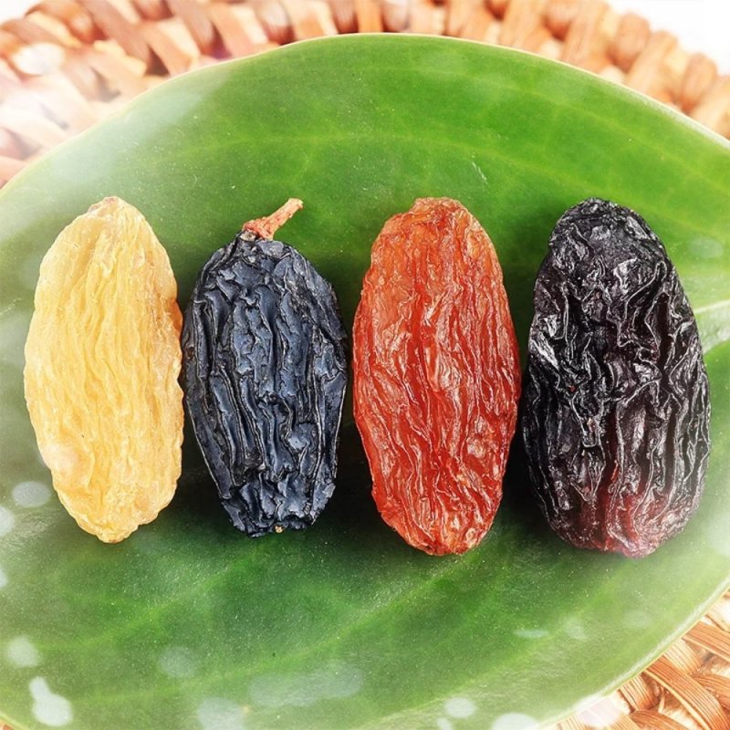 四色葡萄干新疆吐鲁番黑加仑树上黄玫瑰红葡萄干10