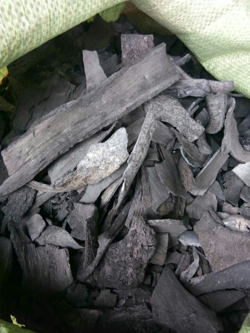 厂家大量供应荔枝果木炭皮，炭渣，锅炉点火炭，蚊香炭粉