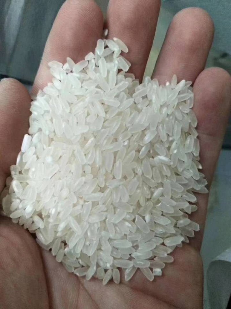 我家在五常，家里有点粮。一点不掺假，纯正稻花香。自古