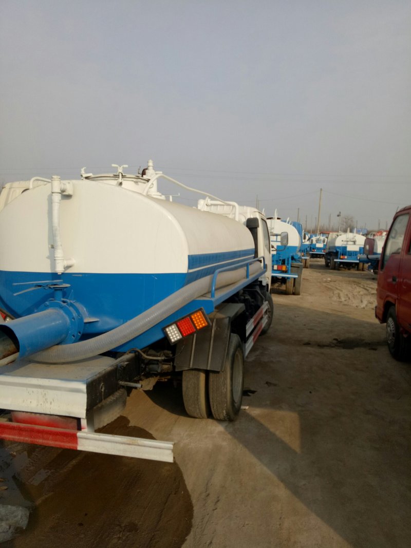 山东环卫车基地吸粪车吸污车