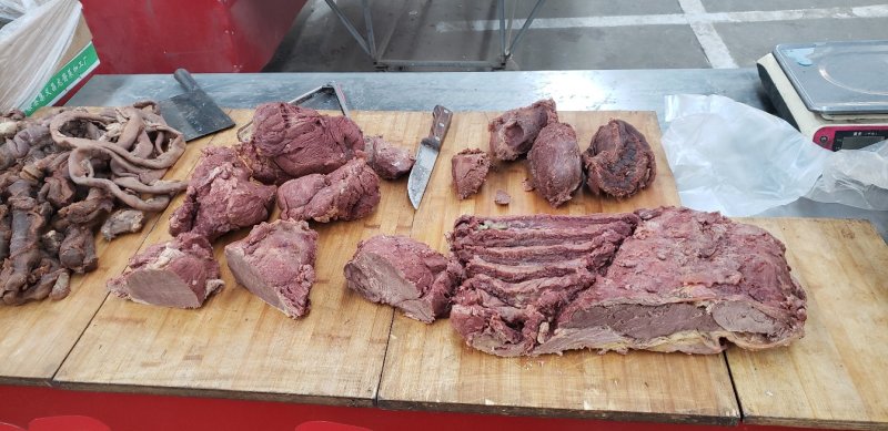 鲜牛肉，卤牛肚，牛头，牛蹄，牛筋，卤驴肉