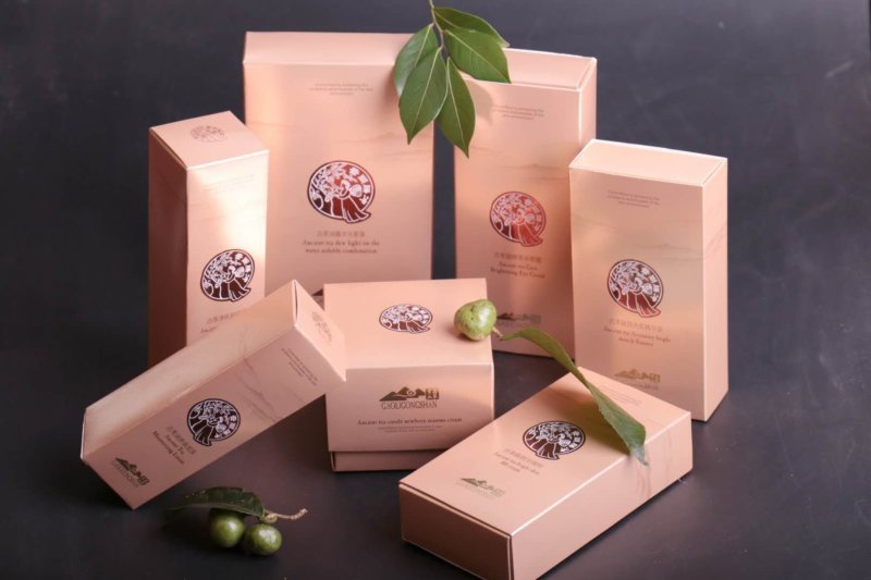 古树茶籽油提炼出来的护肤品。
