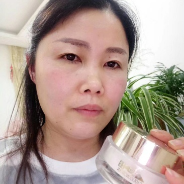 古树茶籽油提炼出来的护肤品。
