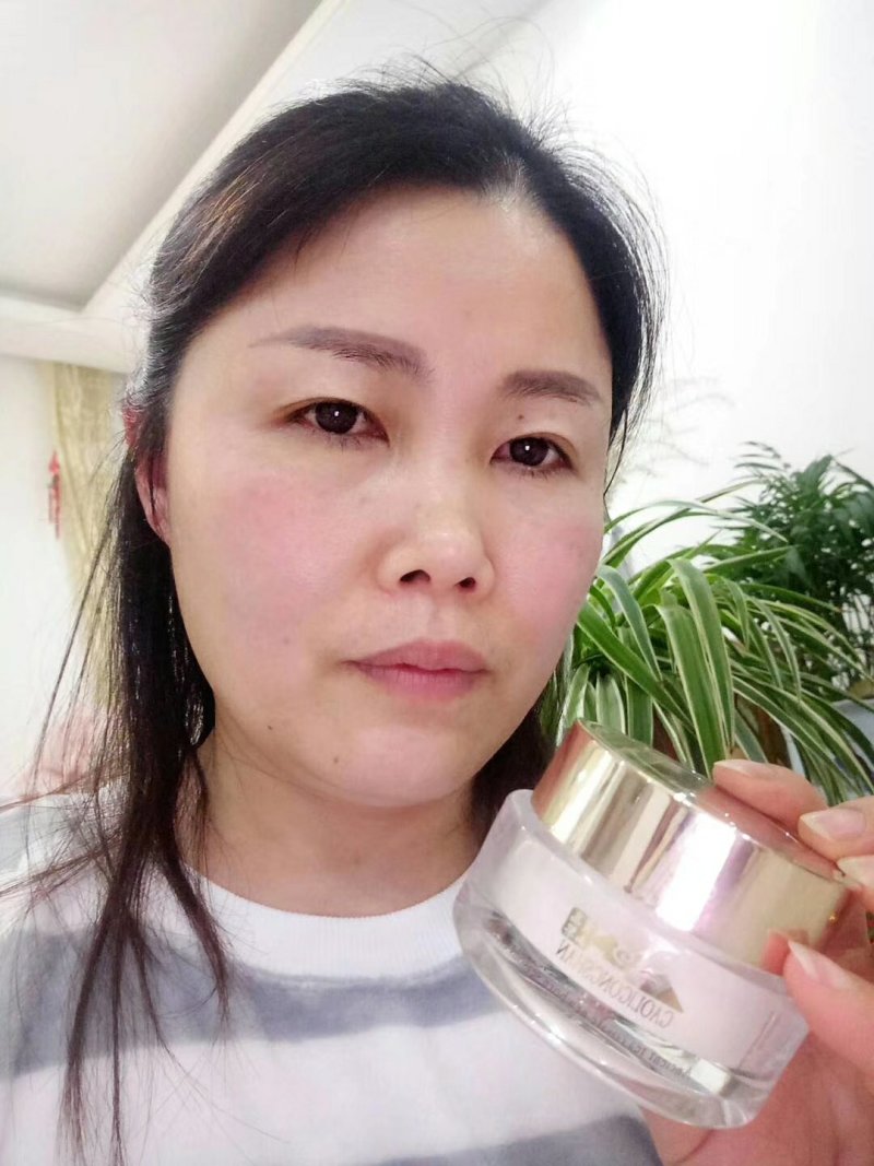 古树茶籽油提炼出来的护肤品。
