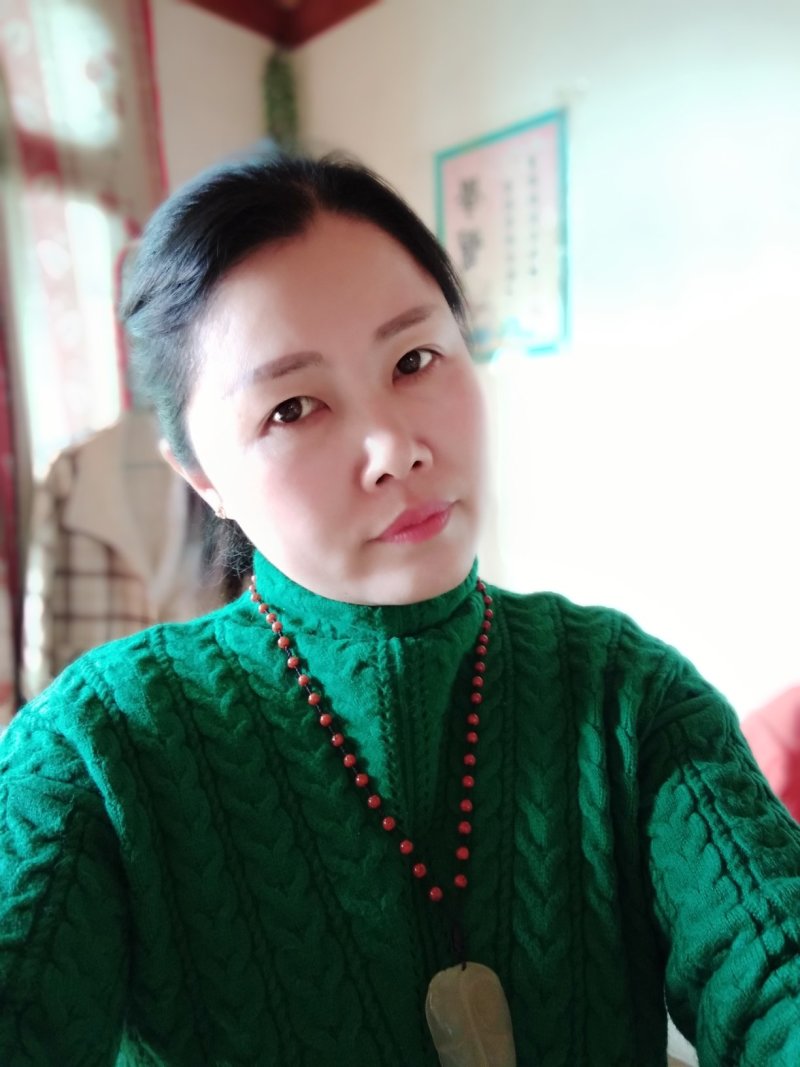 古树茶籽油提炼出来的护肤品。