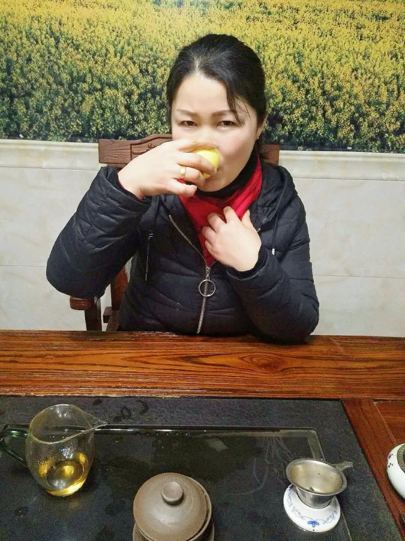 本人小店专营云南大山上的野生古树红茶、古树普洱茶。