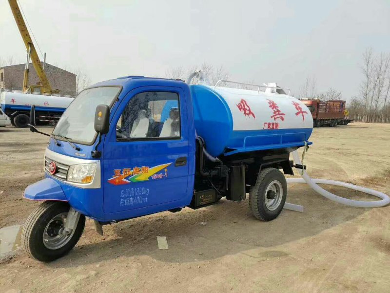 五征全封闭吸粪车3立方抽粪车