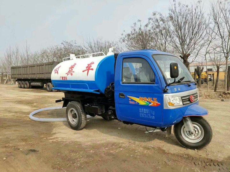 五征全封闭吸粪车3立方抽粪车