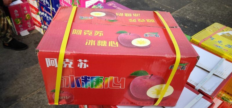 正宗新疆阿克苏苹果，产地直供，冰糖心苹果80~90