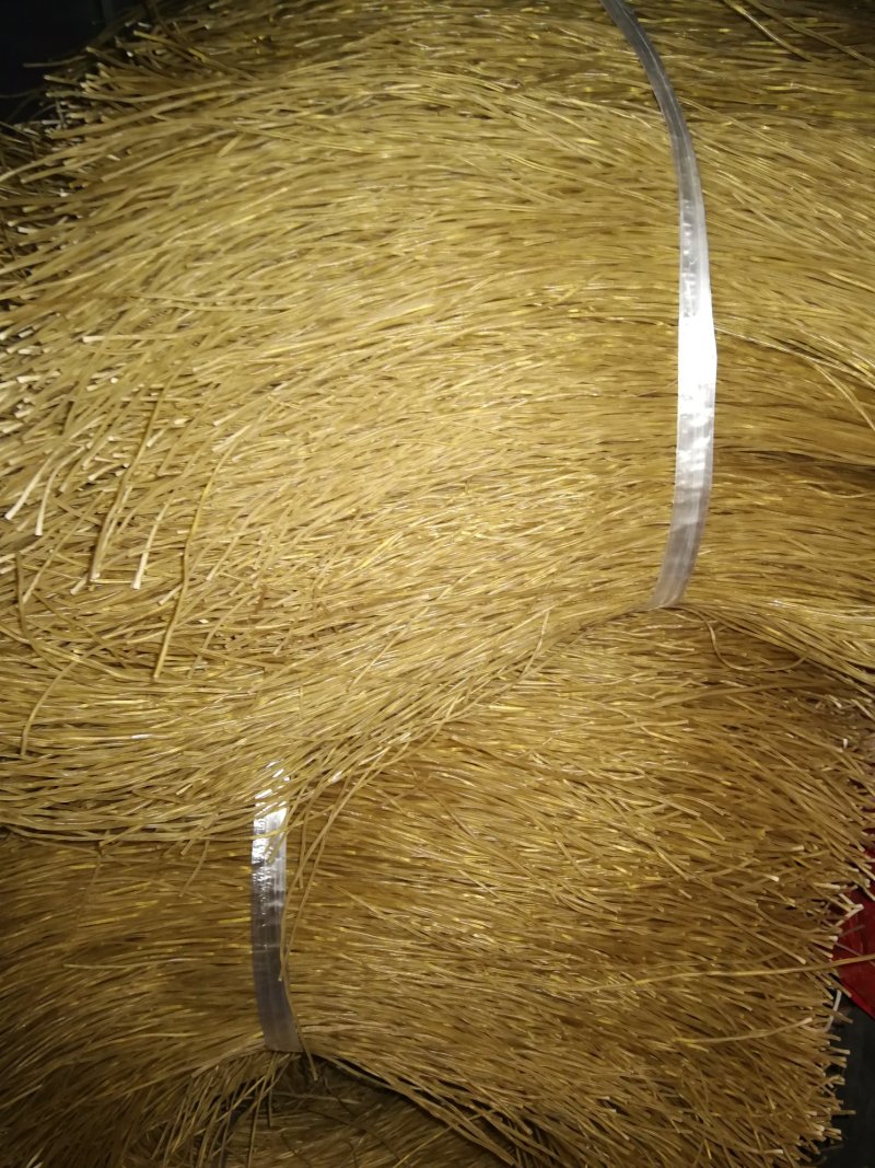 红薯粉条2斤一袋。可以订购各种规格大小包装，散装。