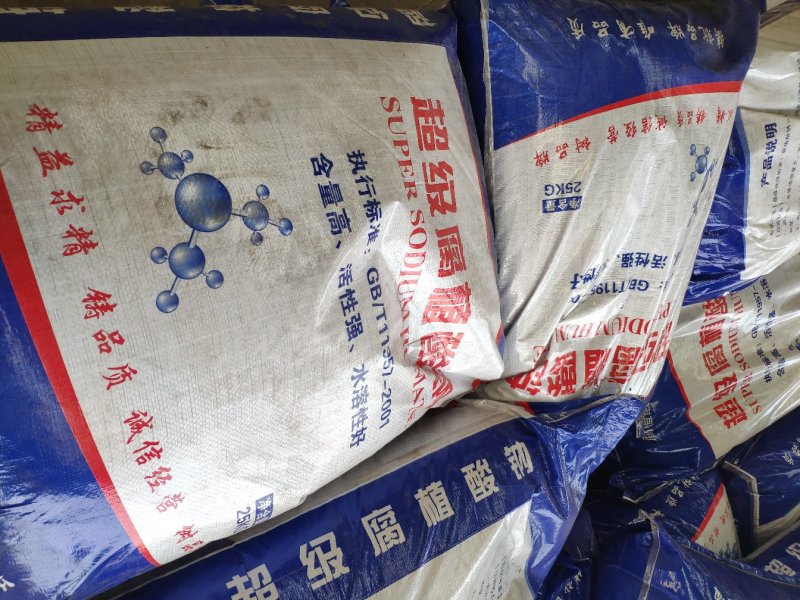 腐植酸钠片状水产养殖专用50斤乌黑遮盖强腐殖酸钠