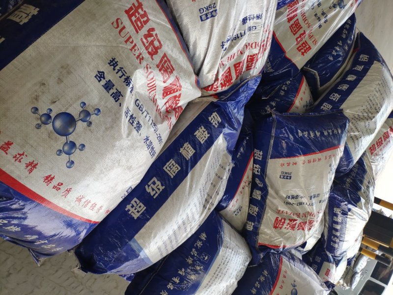 腐植酸钠片状水产养殖专用50斤乌黑遮盖强腐殖酸钠