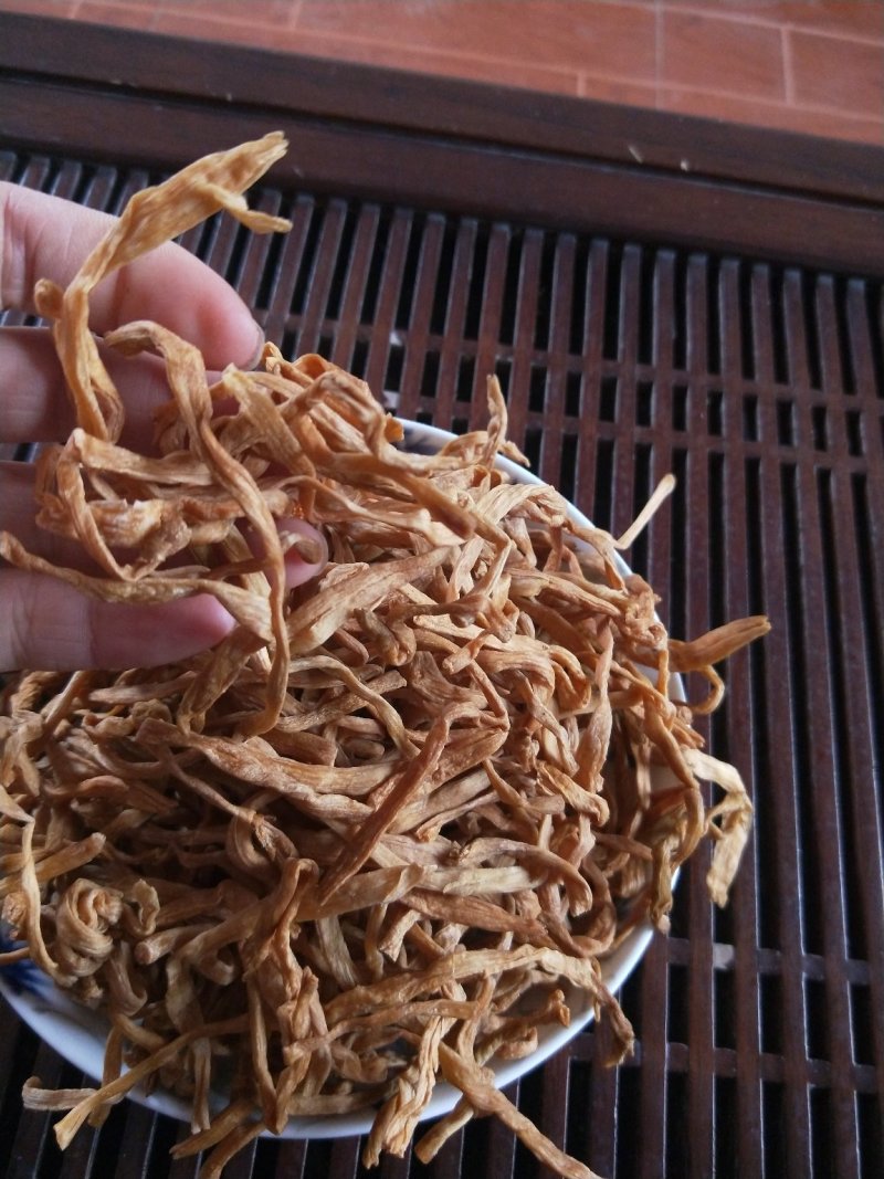 处理菜，颜色不好，黄花菜9成干，