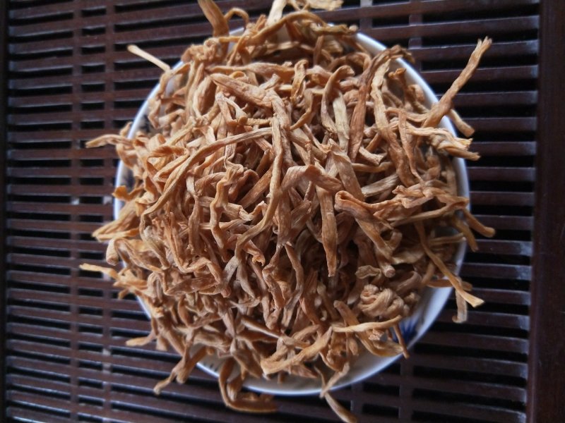 处理菜，颜色不好，黄花菜9成干，