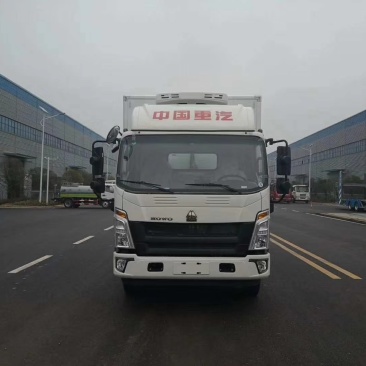 重汽豪沃4.2米对接式肉钩冷藏车