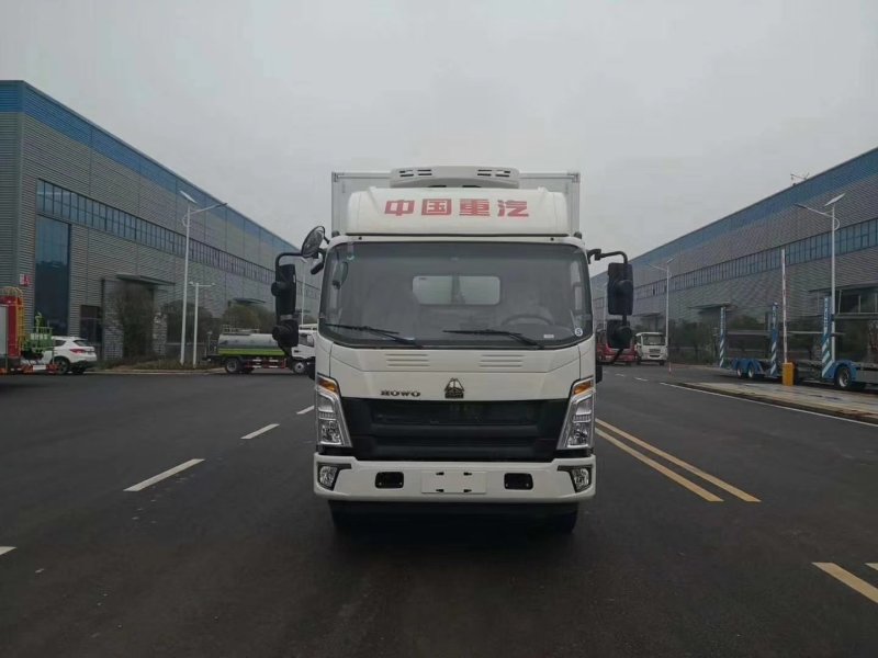 重汽豪沃4.2米对接式肉钩冷藏车