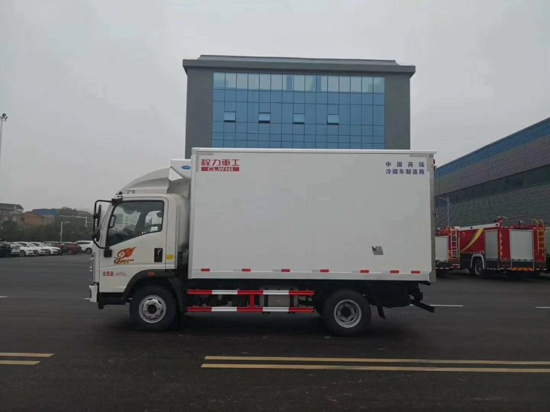 重汽豪沃4.2米对接式肉钩冷藏车