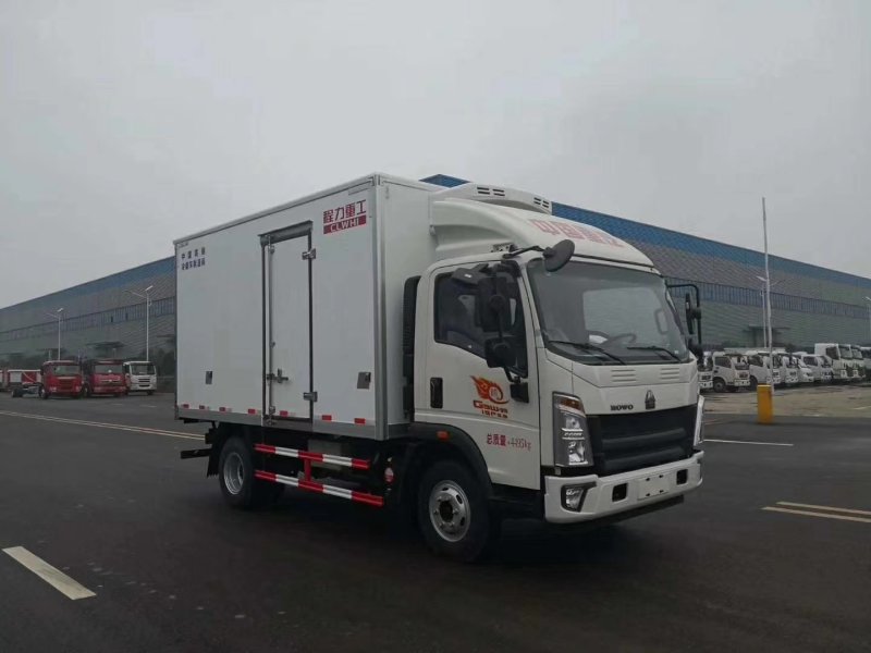 重汽豪沃4.2米对接式肉钩冷藏车