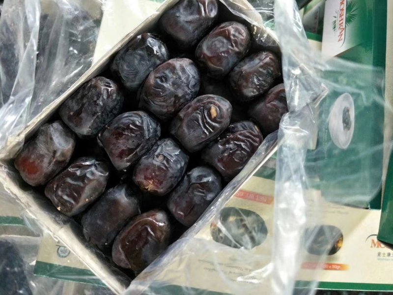 进口沙特枣，黑椰枣，黄椰枣，鲜椰枣新疆灰枣，，