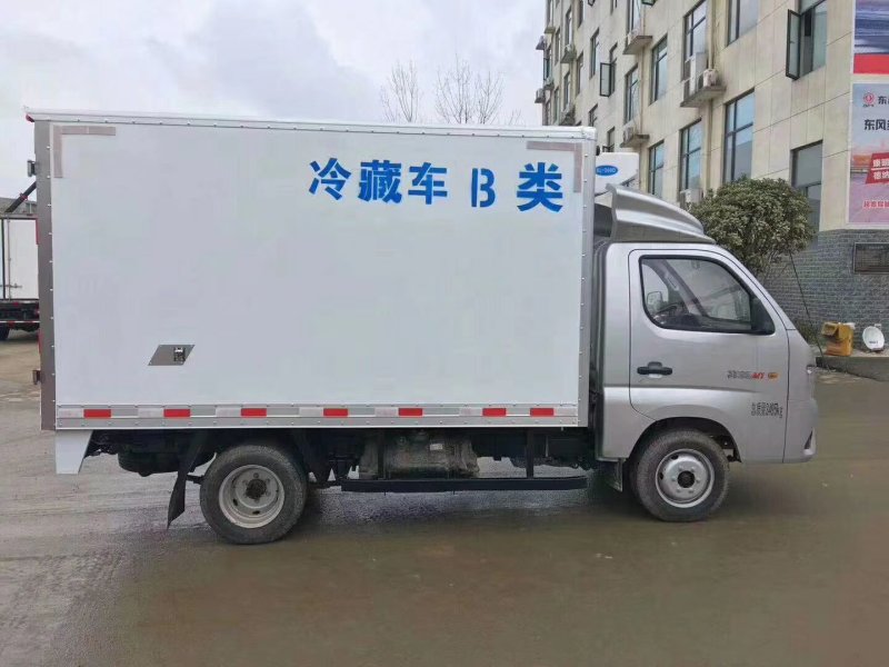 福田祥菱M1后双轮3.1米肉钩冷藏车