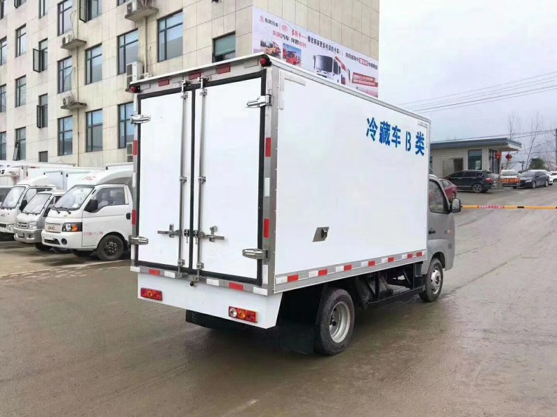 福田祥菱M1后双轮3.1米肉钩冷藏车