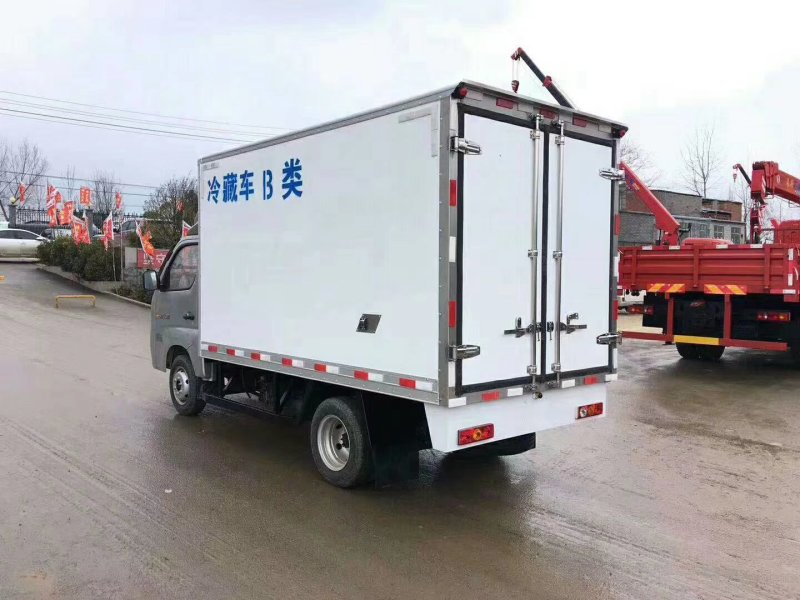 福田祥菱M1后双轮3.1米肉钩冷藏车