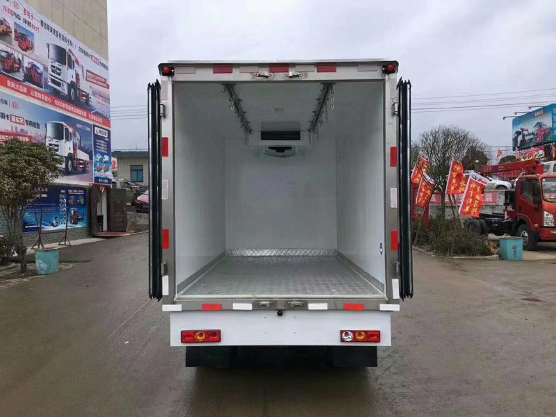 福田祥菱M1后双轮3.1米肉钩冷藏车