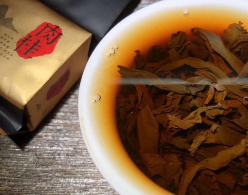 方方茶叶土特产，武夷山的岩茶，安溪的铁观音