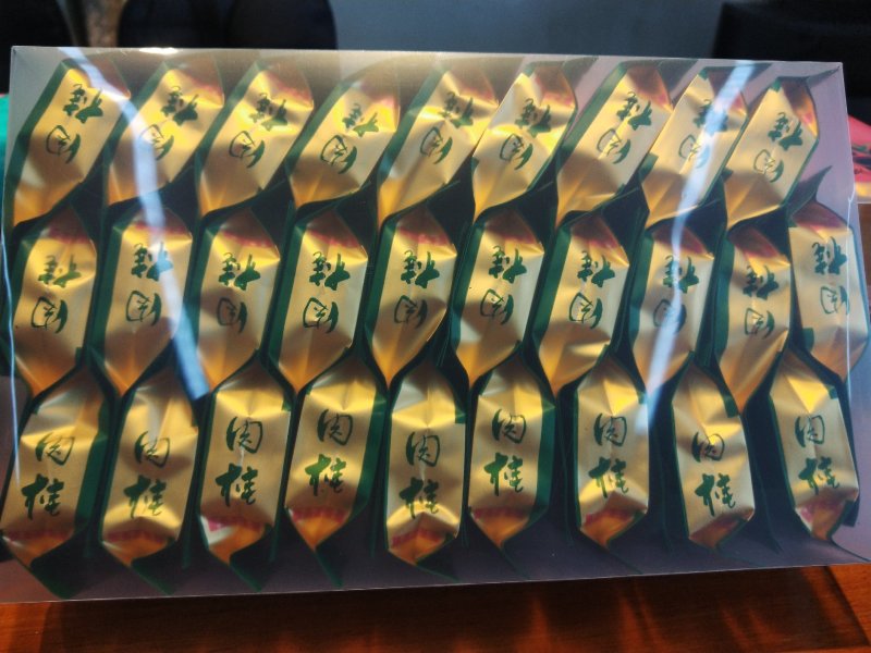 方方茶叶土特产，武夷山的岩茶，安溪的铁观音